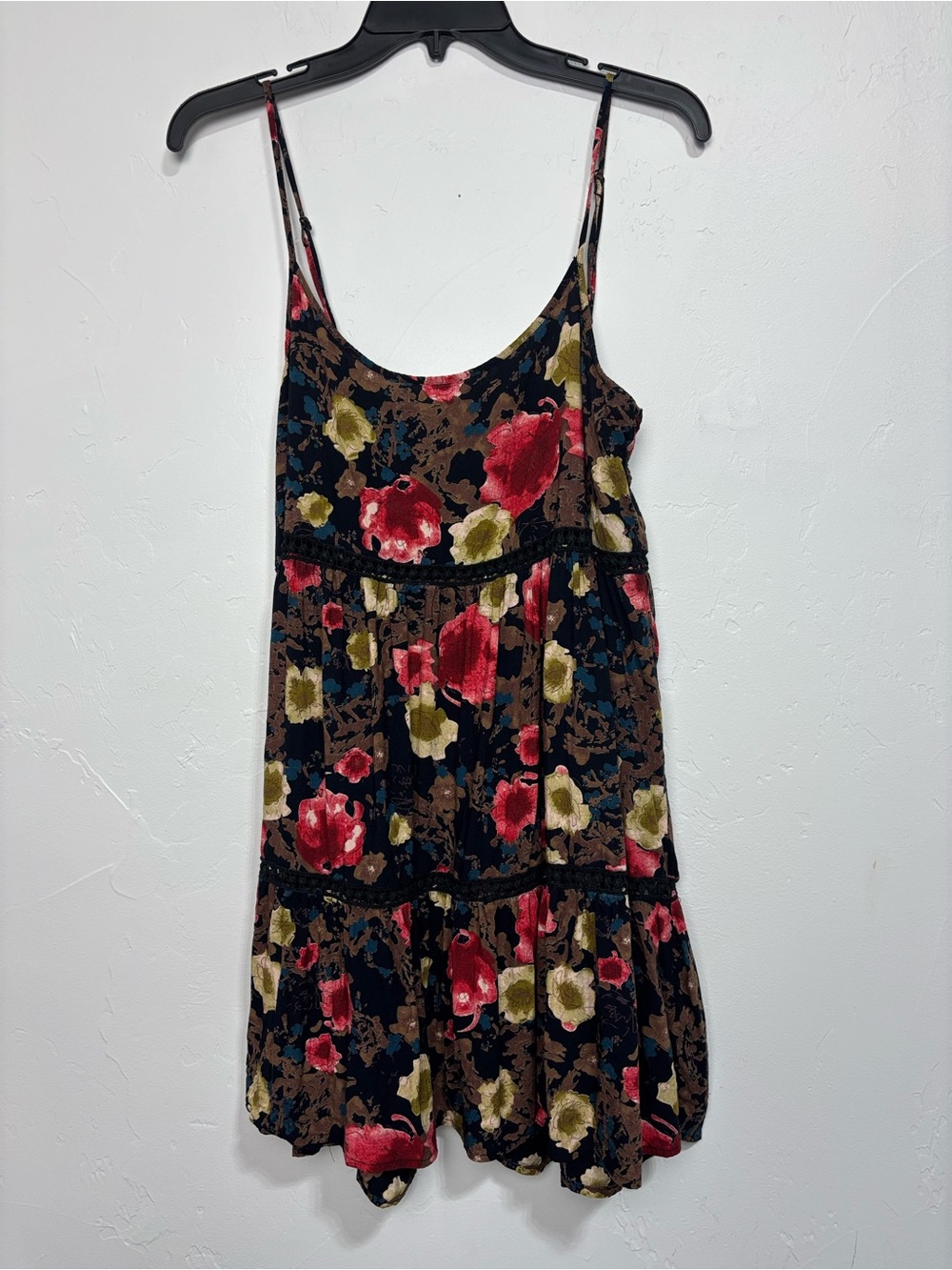 CATCH ME Women's Large Black Floral Crochet Strappy Sleeveless Tank Top Tiered